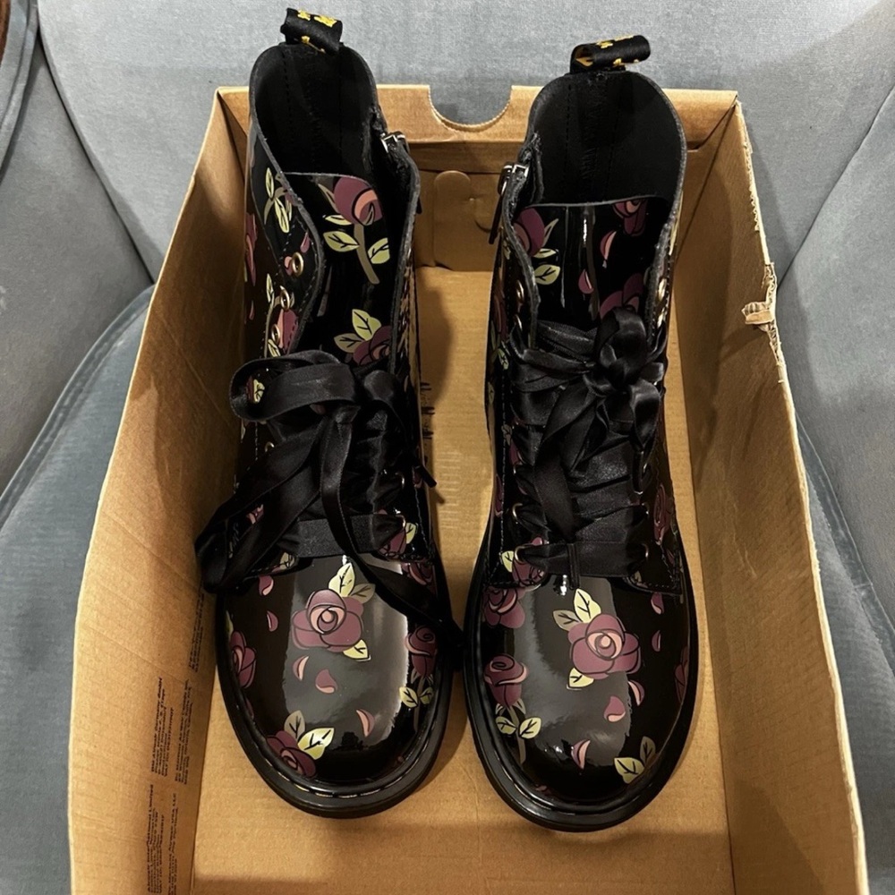 DR Martens 1460 Pascal Combat Boot Decayed Rose Patent Lamper 7 L / 6 M NEW